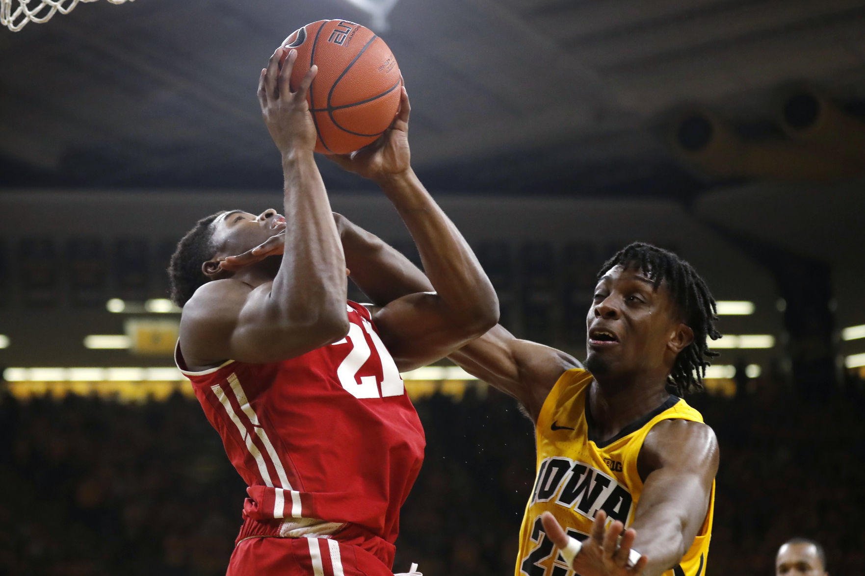 Badgers 72, Hawkeyes 66